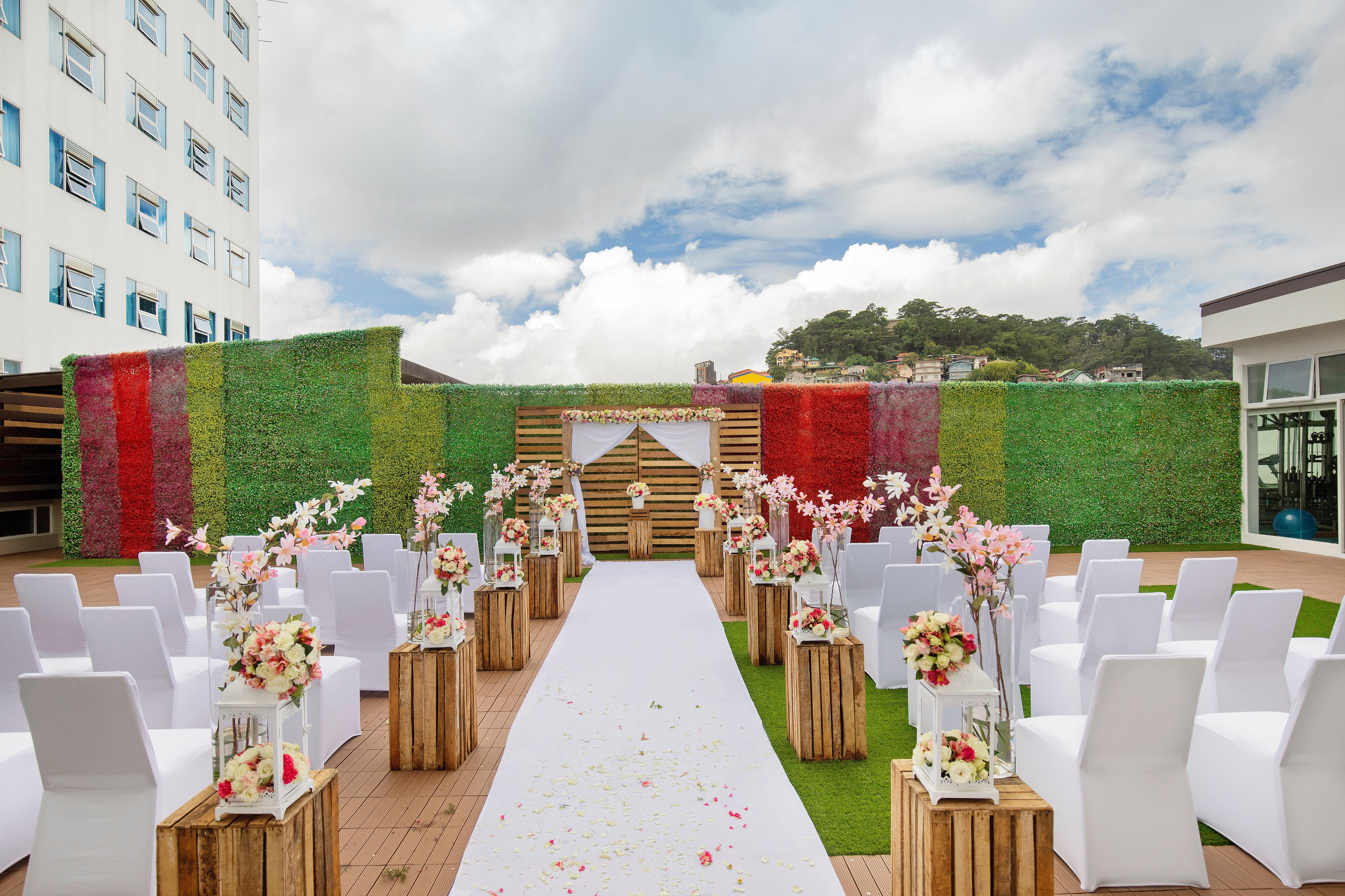 Holiday Inn Baguio City Centre, An Ihg Hotel Exterior photo